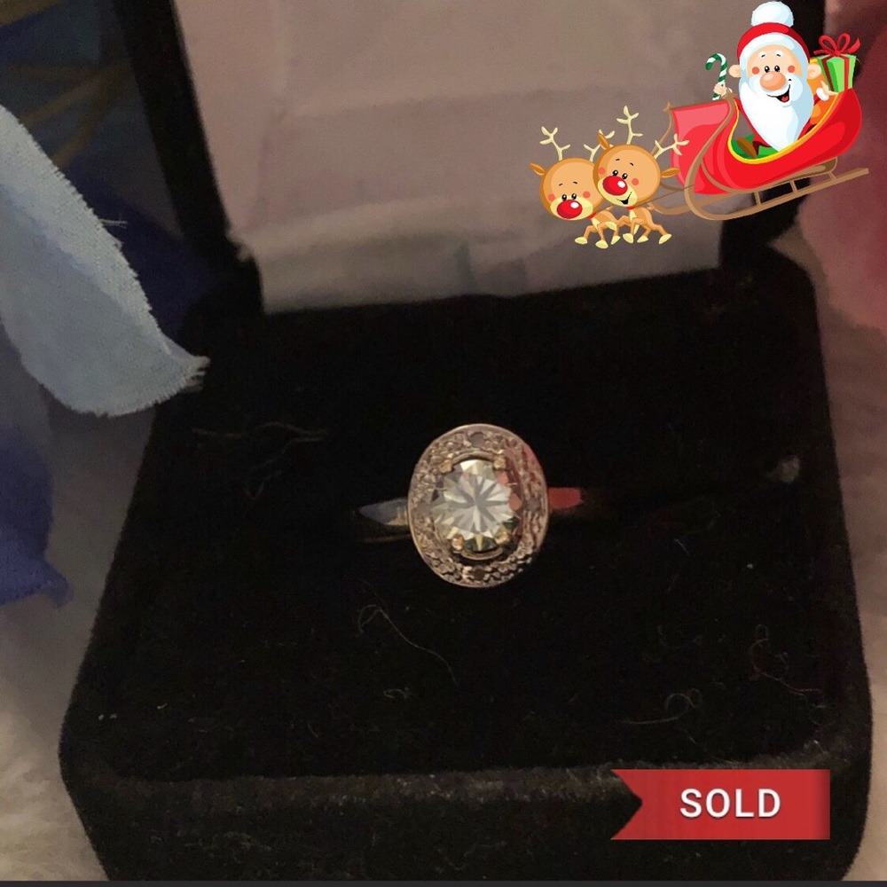 🎅🏼SOLD🎅🏼10k moissanite diamond ring